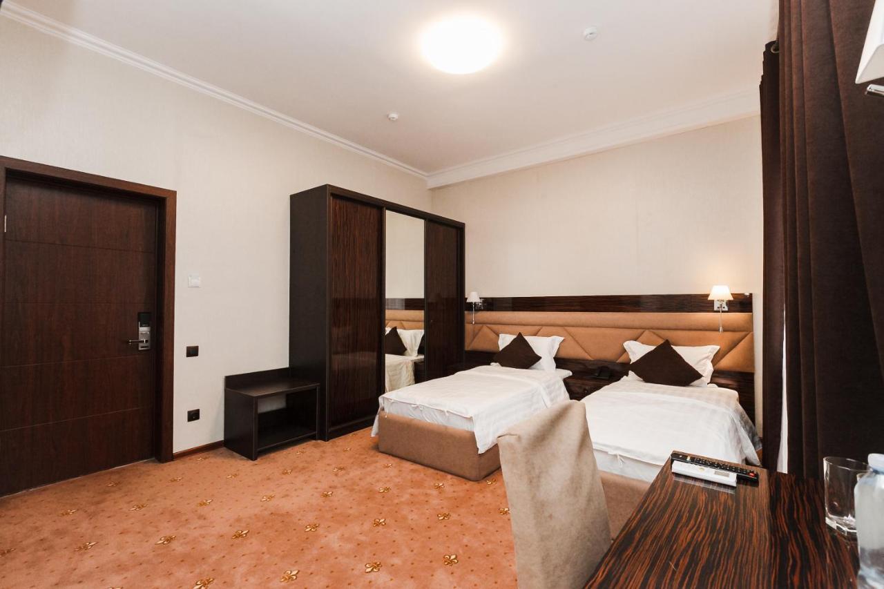 Beluga Hotel Atirau Kültér fotó